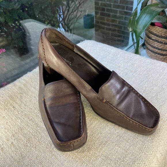 Easyspirit brown leather square toe round heel slip-on loafers, size 9 - Picture 1 of 7